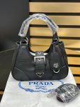 Prada crna ženska torbica