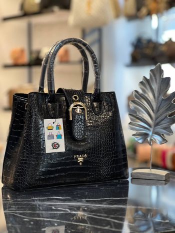 Prada crna ženska torbica