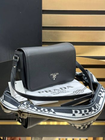 Prada crna ženska torbica