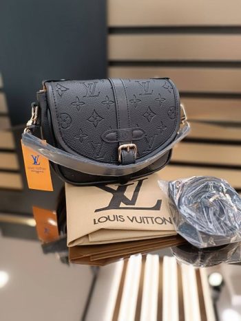 Louis Vuitton crna ženska torbica