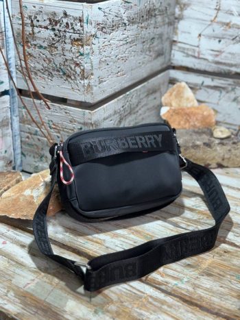 Burberry crna muška torbica
