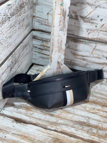 Hugo Boss crna muška torbica