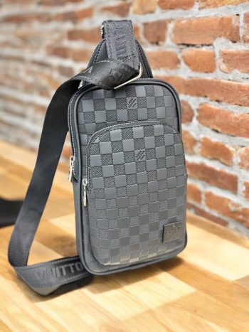 Louis Vuitton crna muška torbica