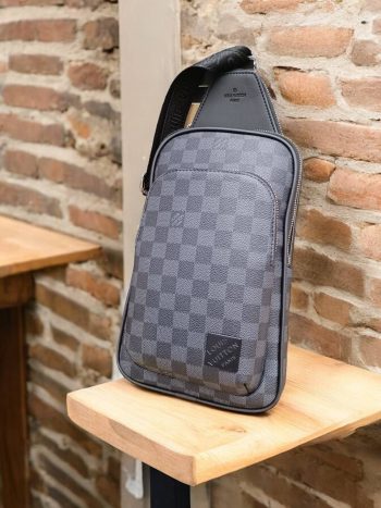 Louis Vuitton crna muška torbica