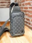 Louis Vuitton crna muška torbica