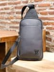 Louis Vuitton crna muška torbica