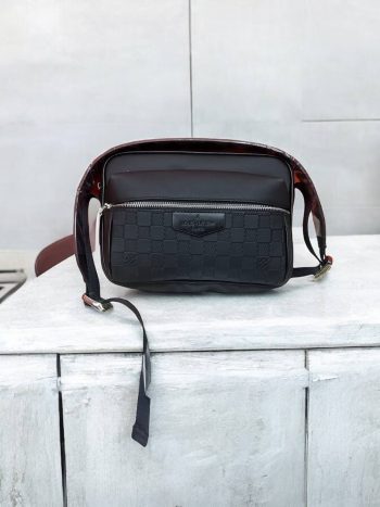 Louis Vuitton crna muška torbica