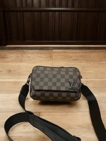 Louis Vuitton braon muška torbica