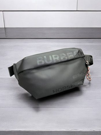 Burberry crna muška torbica