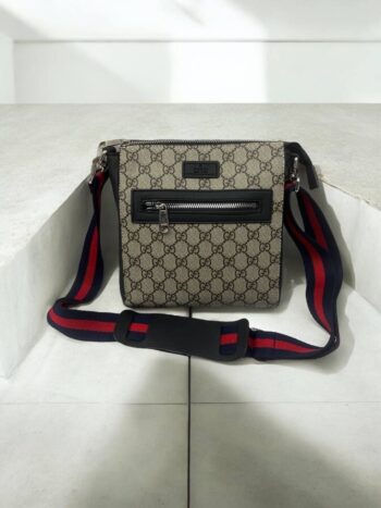 Gucci Muška Torba Preko Ramena – Moderan Dizajn i Praktičnost za Svaki Dan